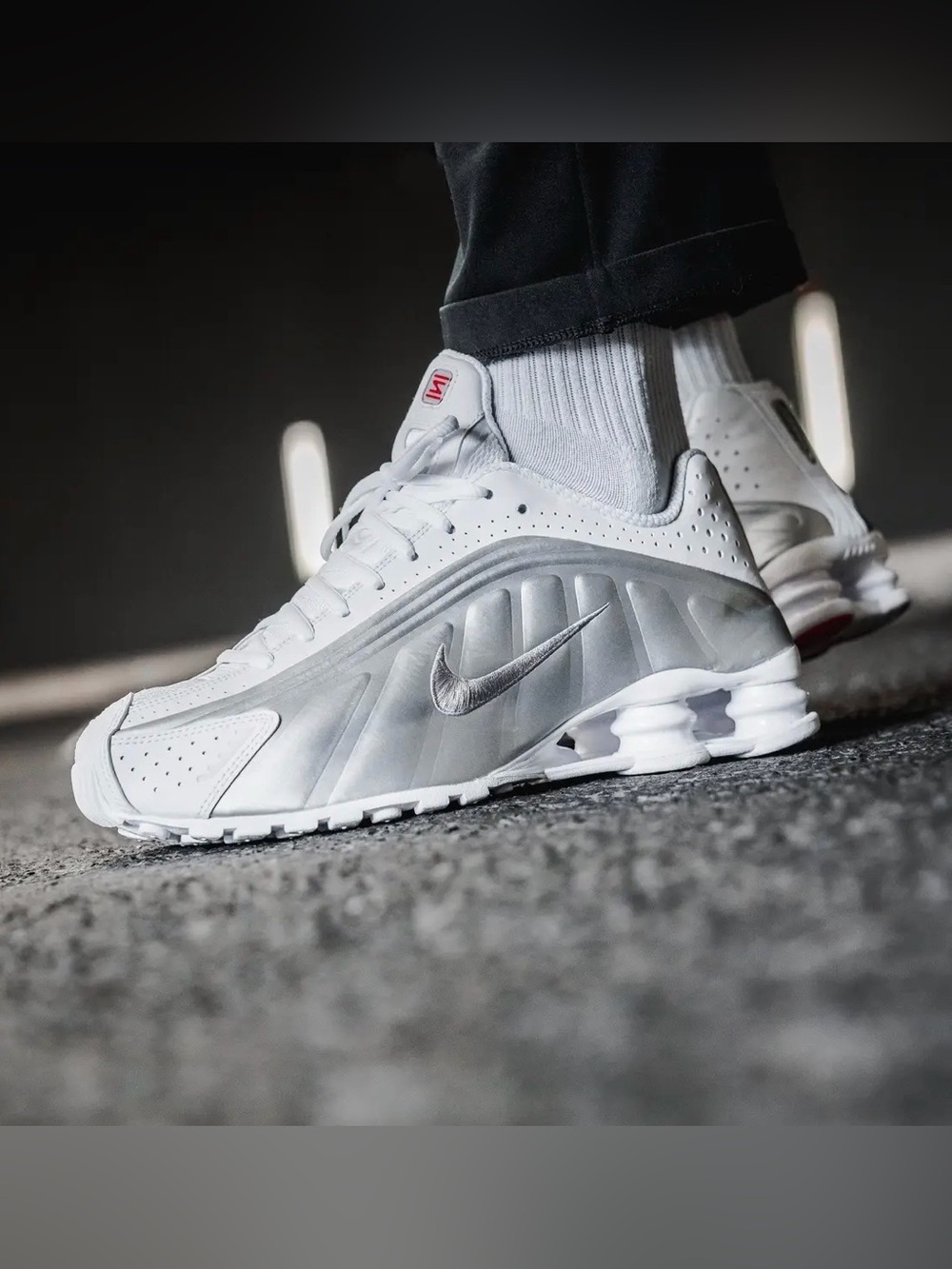Nike Shox R4 (GS ) - Picture 2 of 9